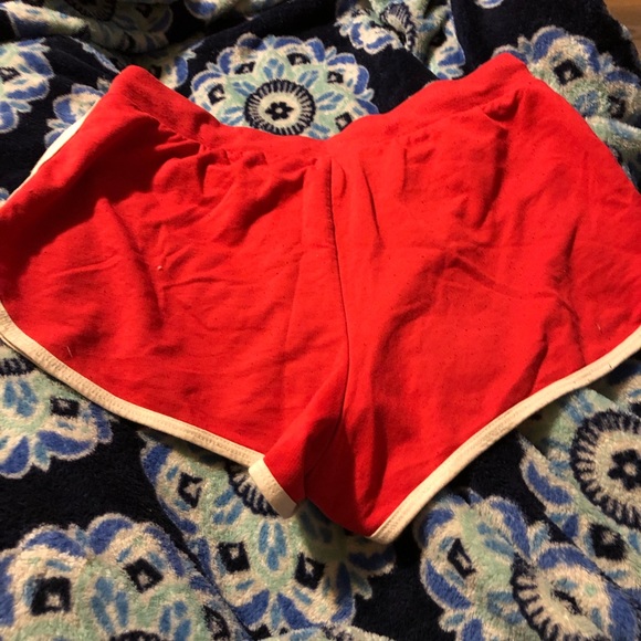 Super cute and comfy red shorts - Picture 4 of 4